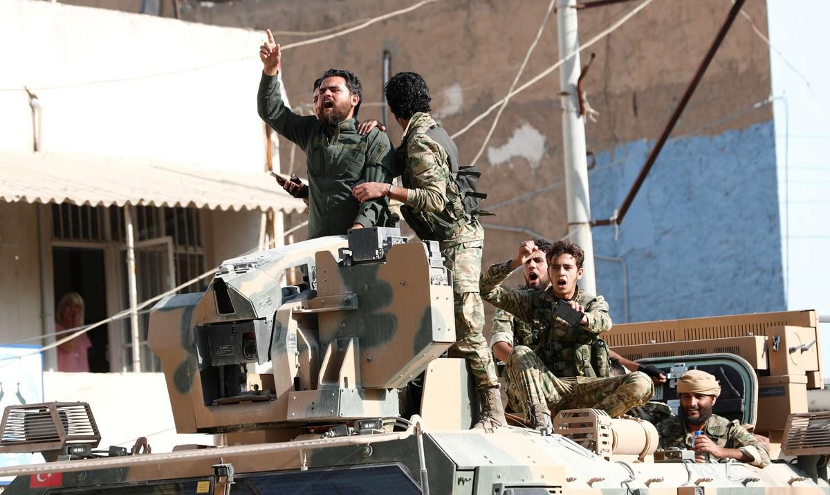 فصائل متحالفة شكلا متناحرة ضمنيا