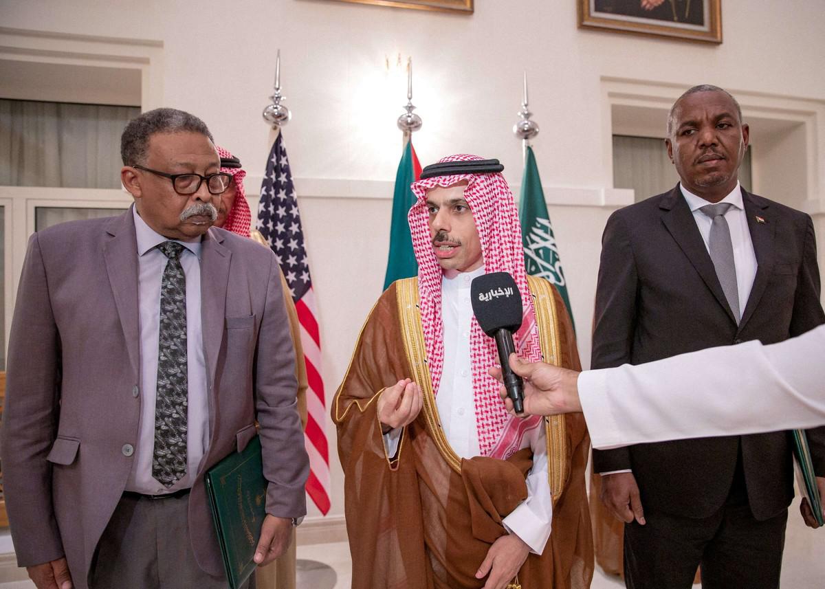 السعودية استضافت جولات عديدة من الحوار بين الفرقاء السودانيين