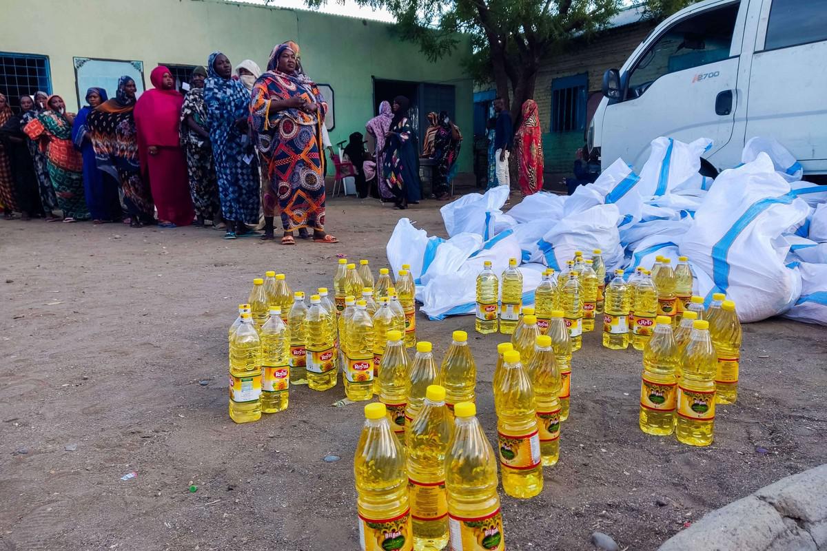 الجيش السوداني متهم بوضع عراقيل امام المساعدات الإنسانية القادمة من دول الجوار