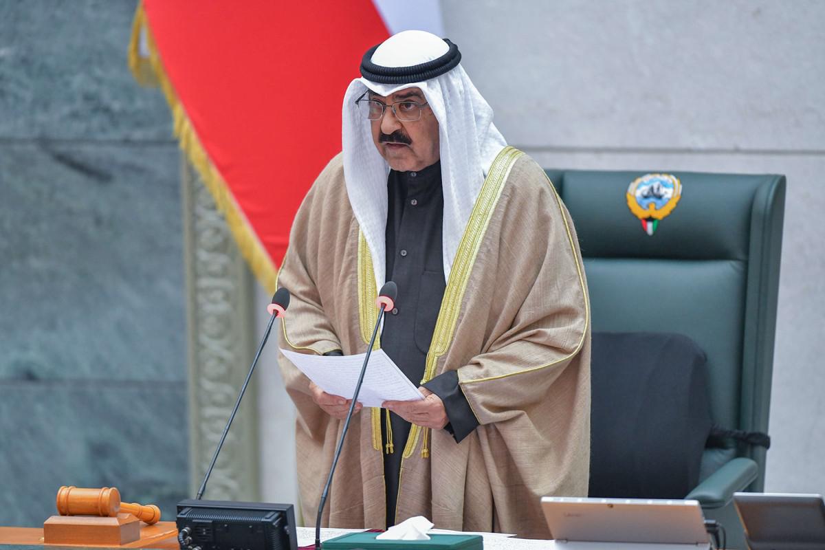 أمير الكويت يؤكد أنه لن يسمح إطلاقا بأن تستغل الديمقراطية لتحطيم الدولة