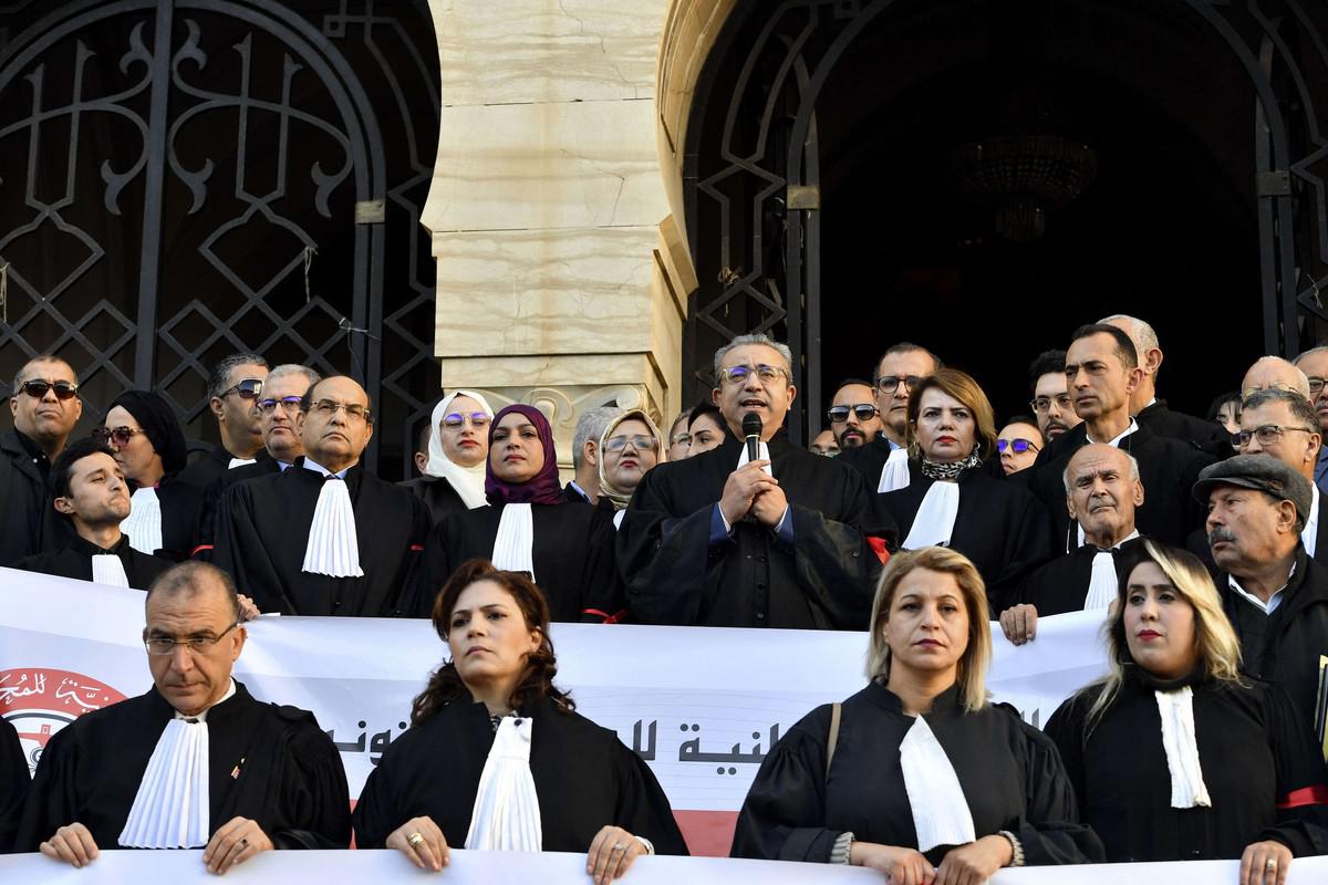 محامون في قلب معركة جديدة مع السلطة السياسية