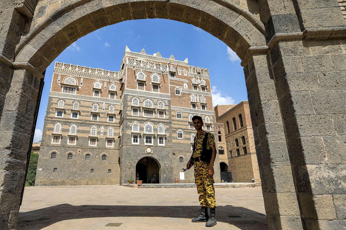 الجماعة الحوثية تسعى لتعزيز وسائل سيطرتها على المجتمع اليمني