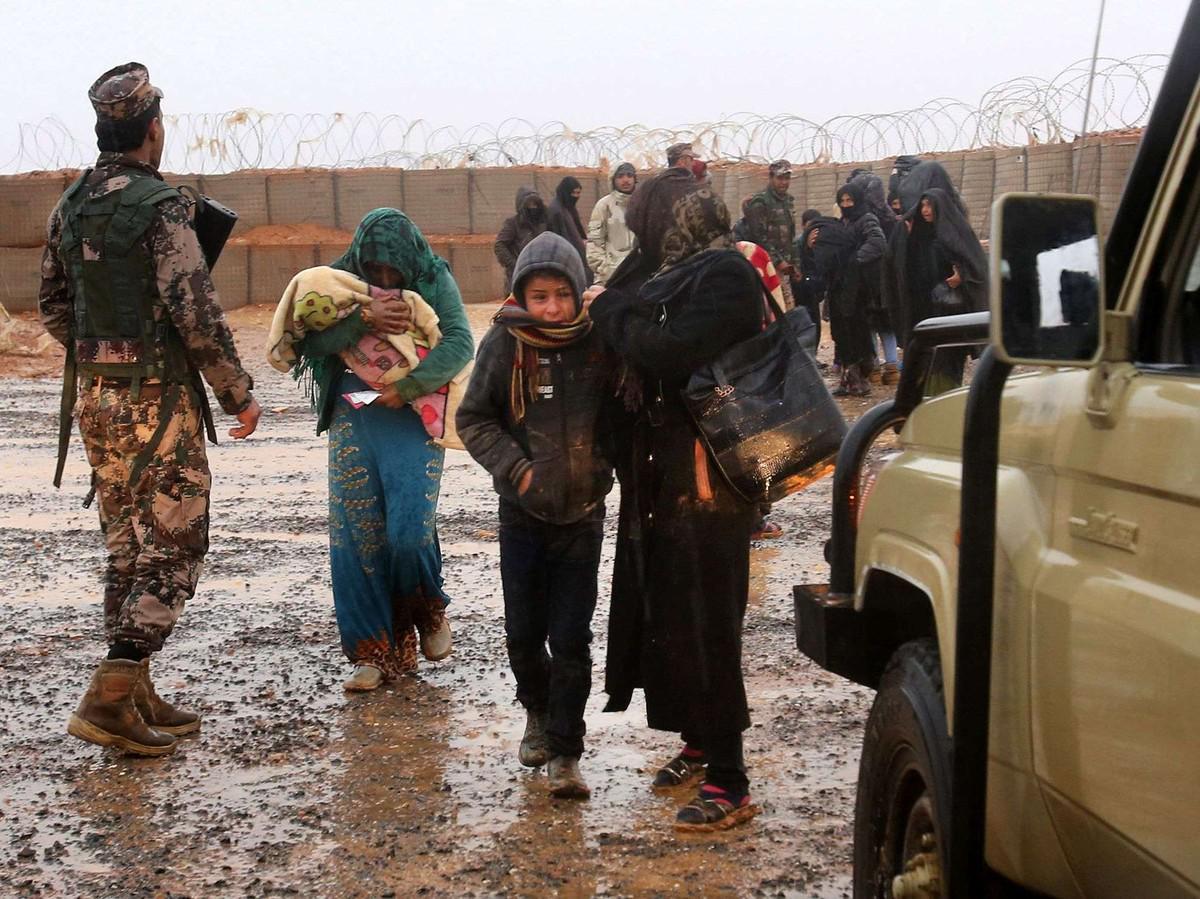 المخيم أشبه بسجن لا يمكن الخروج منه