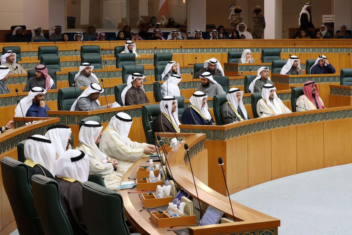 قرار حل مجلس الأمة لإنهاء ”العبث المبرمج”