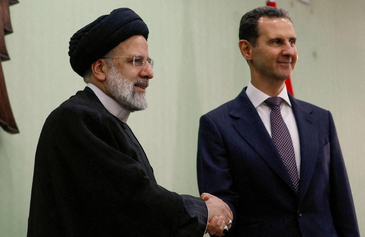 الرئيس الإيراني الراحل إبراهيم رئيسي في صورة أرشيفية مع الرئيس السوري بشار الأسد
