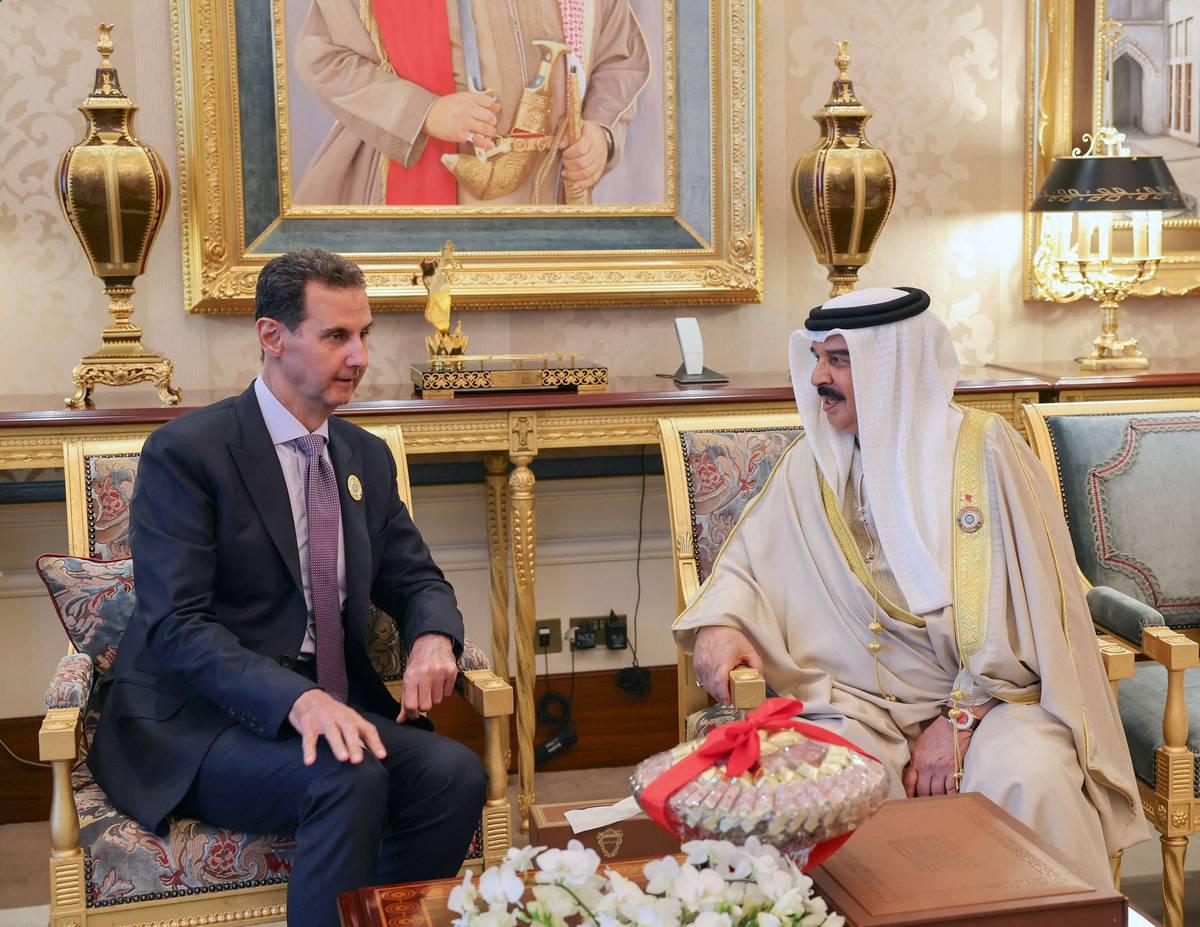 العاهل البحريني الملك حمد بن عيسى آل خليفة يستقبل الرئيس السوري بشار الأسد
