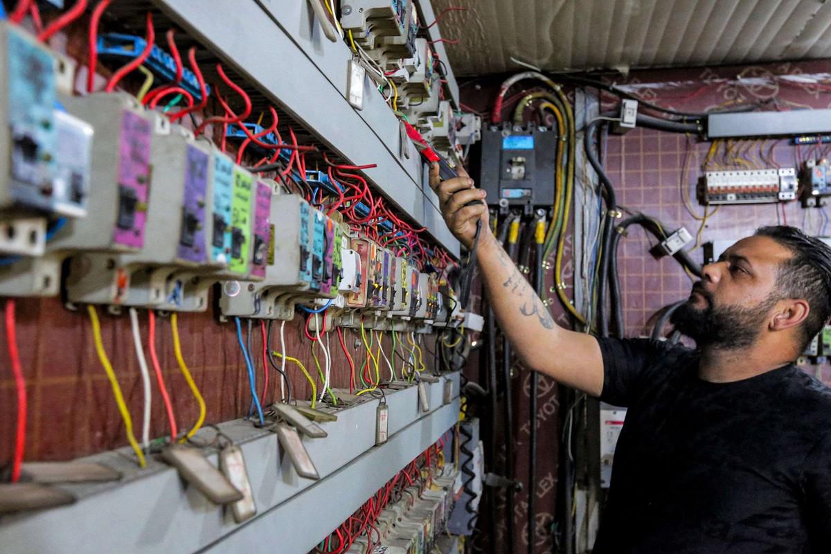 فجوة كبيرة بين إنتاج الكهرباء في العراق والطلب المتزايد  