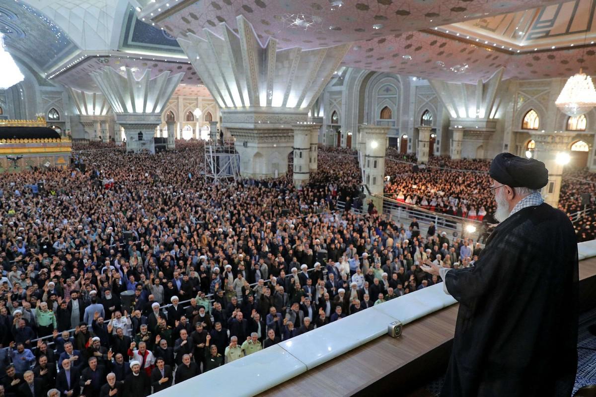 المؤسسة الدينية والسياسية تبحث عن رئيس بمواصفات خاصة