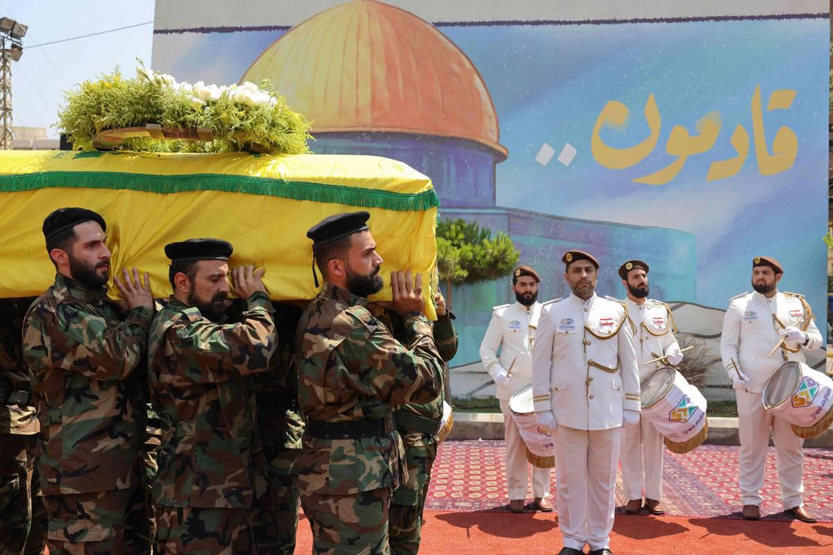تشييع قائد عسكري كبير في حزب الله قتل باستهداف إسرائيلي