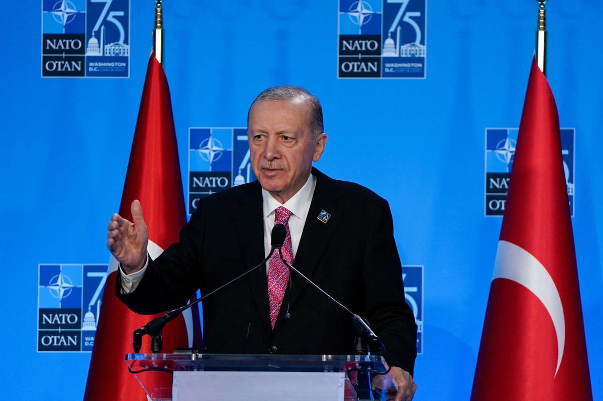  أردوغان يحث الأتراك على الصبر