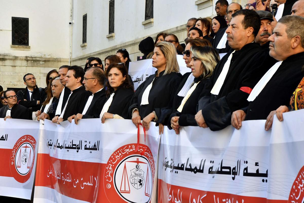 المحامون يتهمون السلطة باستهدافهم