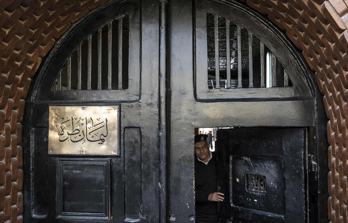 السيسي تعهد بتسوية ملفات السجناء السياسيين لدعم الحوار الوطني