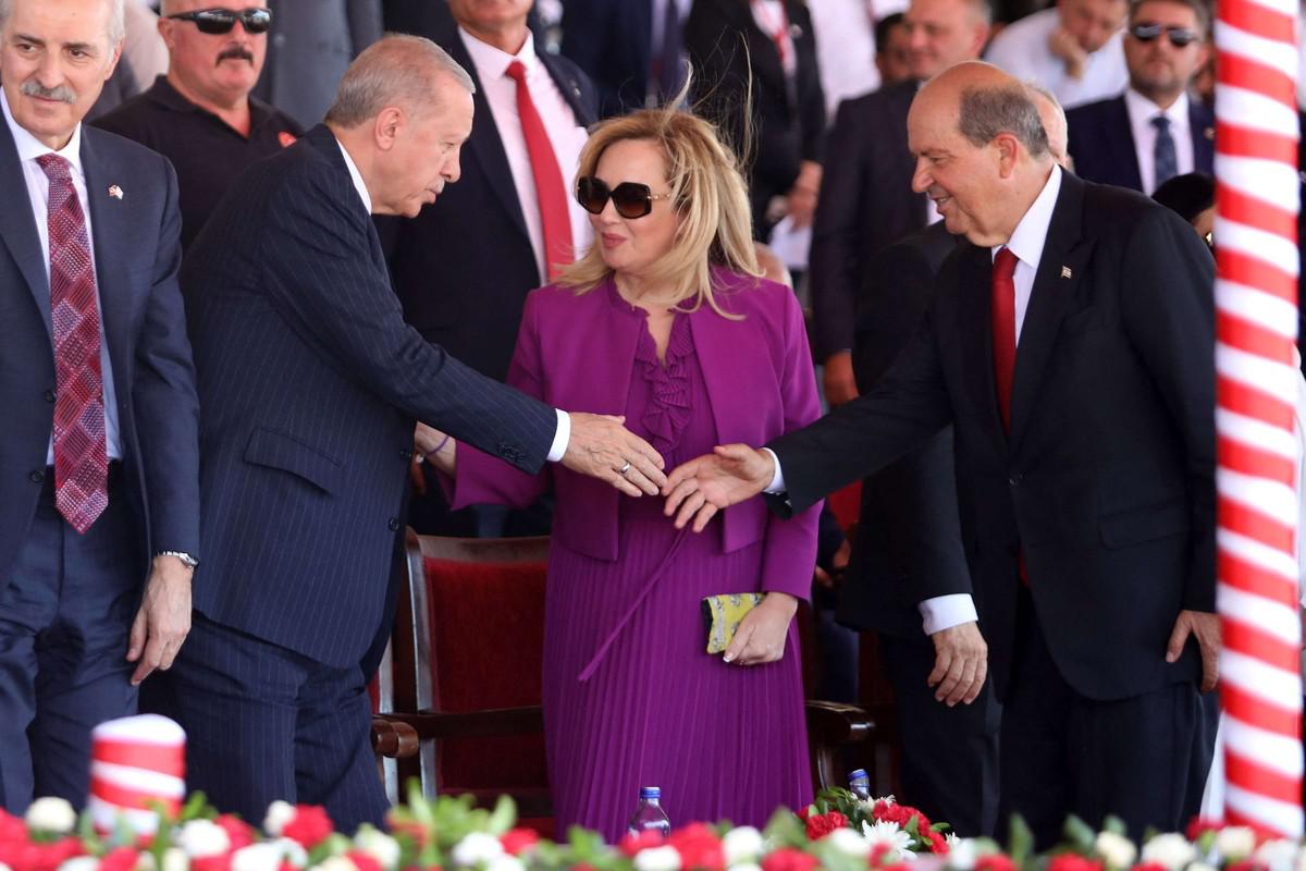 أردوغان يتجاهل كافة الجهود الرامية لإعادة توحيد الجزيرة 