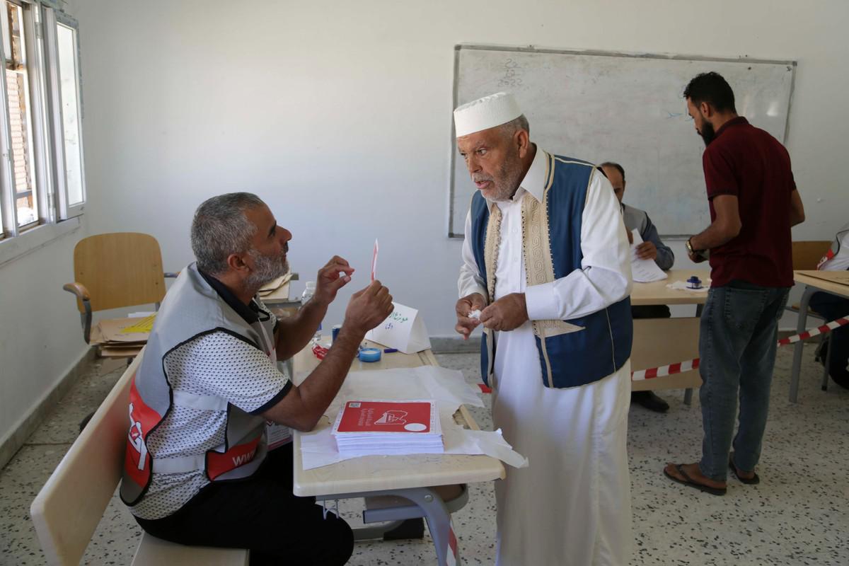 الليبيون ينشدون تغييرا ينهي الأزمة السياسية 