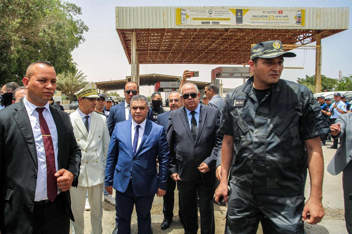 وزيرا الداخلية التونسي والليبي يشهدان إعادة فتح المعبر الحيوي 