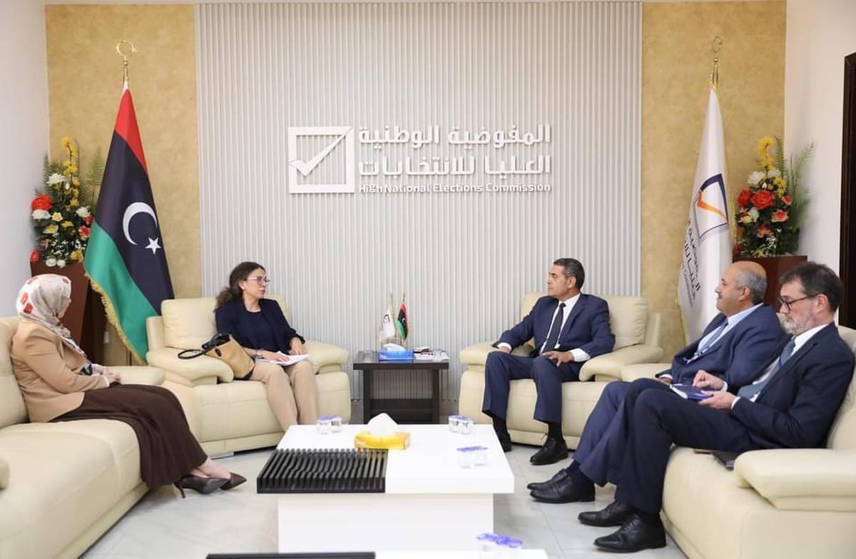خوري تكثف لقاءاتها مع الأفرقاء في مناطق عديدة بين الشرق والغرب 