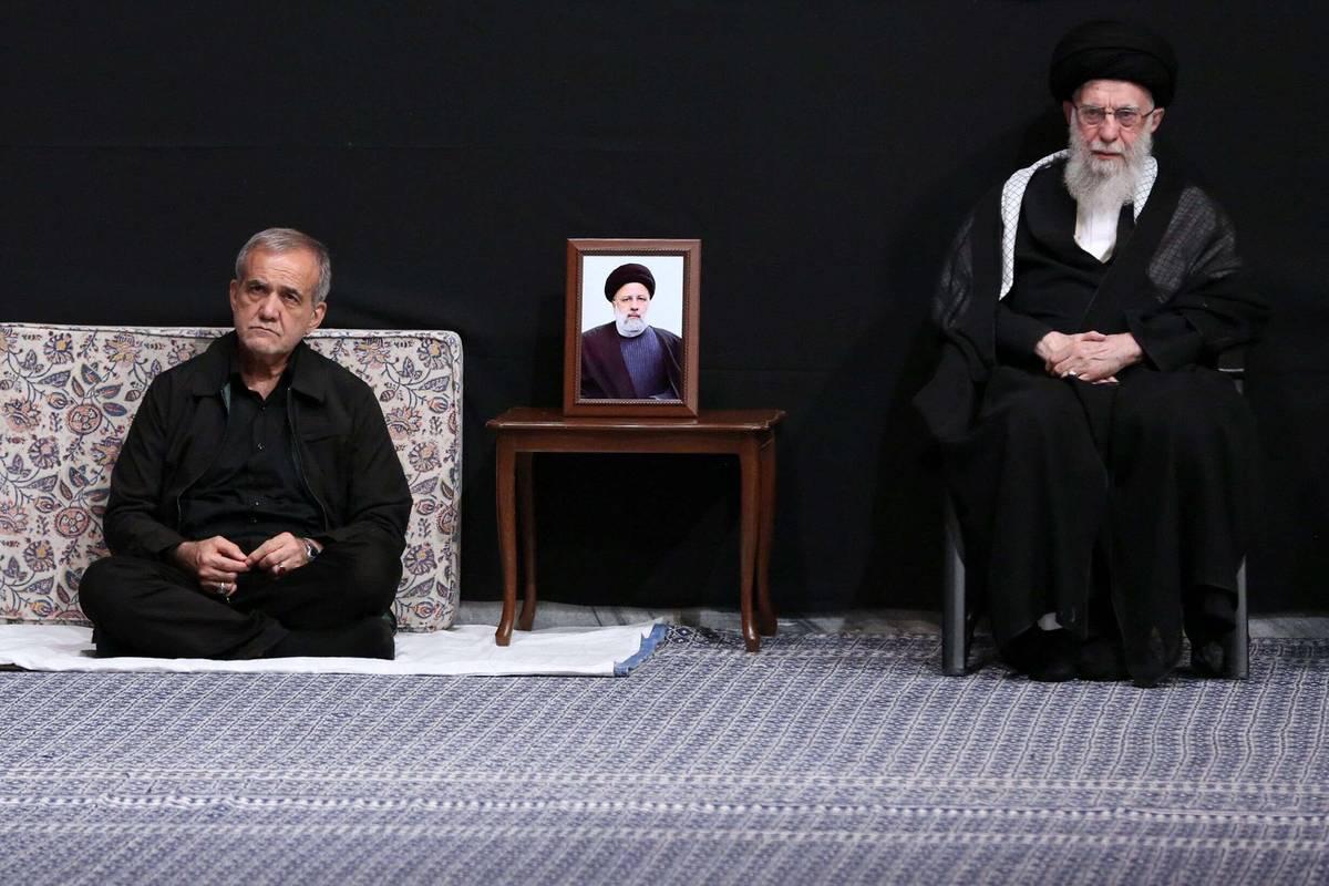 المرشد الأعلى علي خامنئي يستقبل الرئيس الإيراني الجديد مسعود بزشكيان