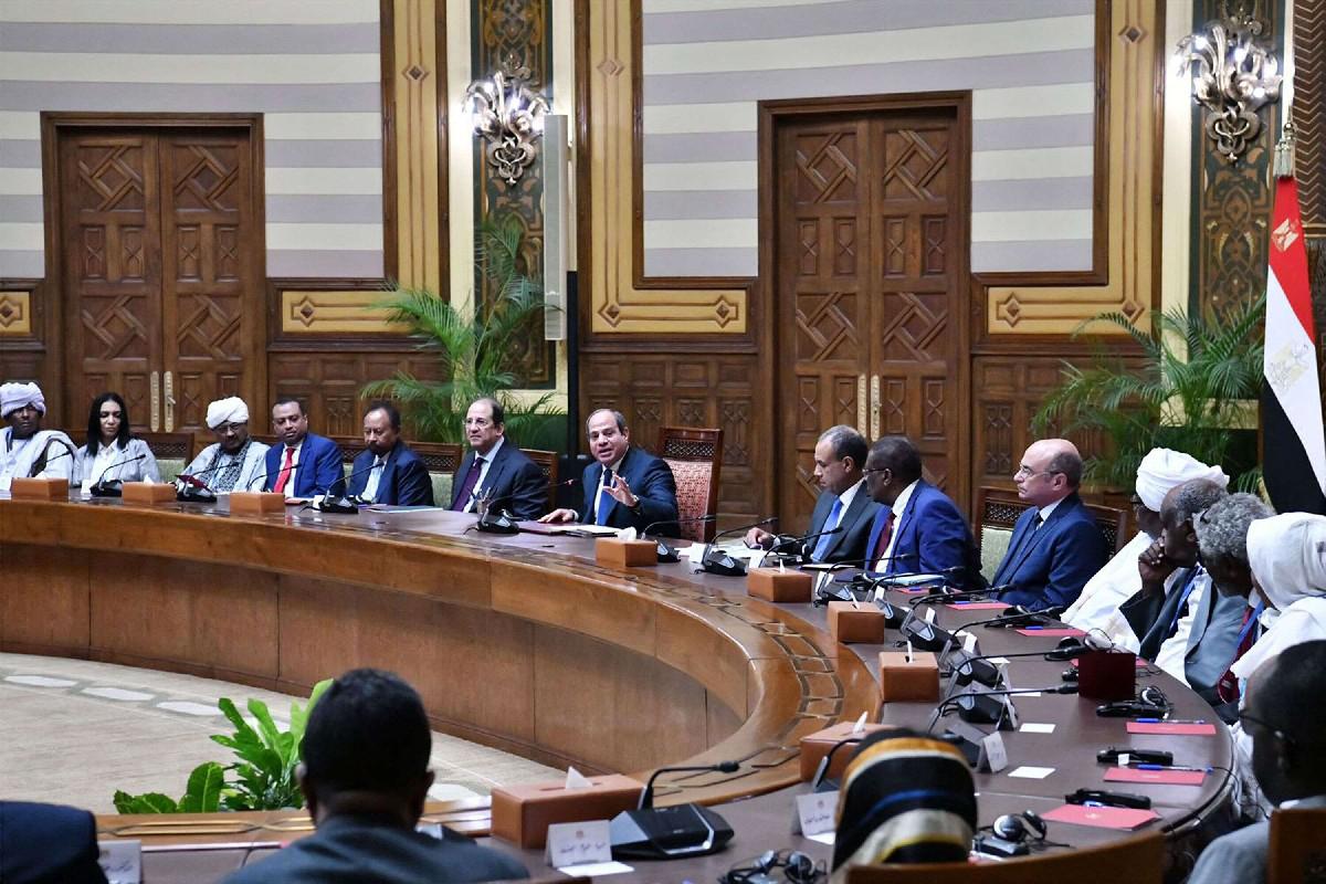 السيسي يسعى لتقريب أطراف الصراع السوداني لإنهاء الحرب 