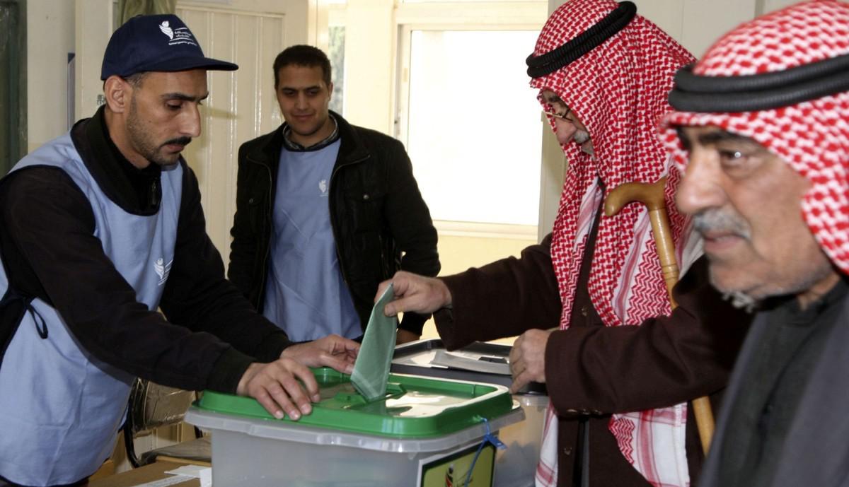 العشائر تتمتع بقوة اجتماعية مؤثرة سياسيا