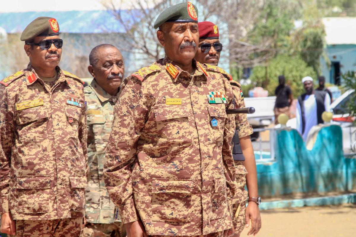 إجلاء البرهان إلى مدينة بورتسودان بعد الهجوم على الحفل