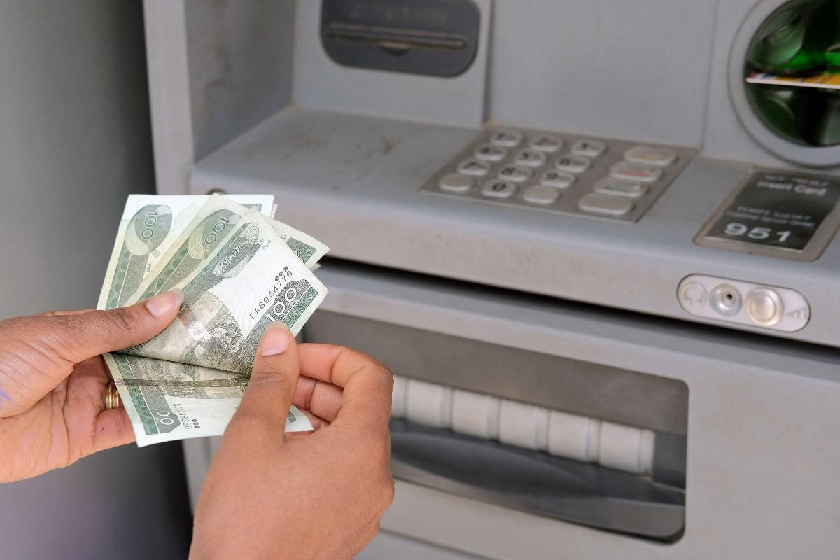 العملة الإثبوبية تتراجع بنحو 30 في المئة