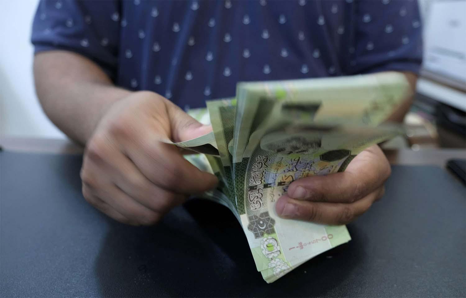 Most of the unofficial currency is in 50-dinar notes