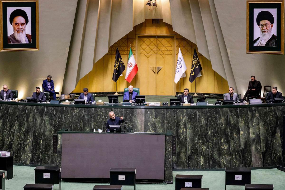 حكومة تقصي النساء والأقليات الدينية والعرقية