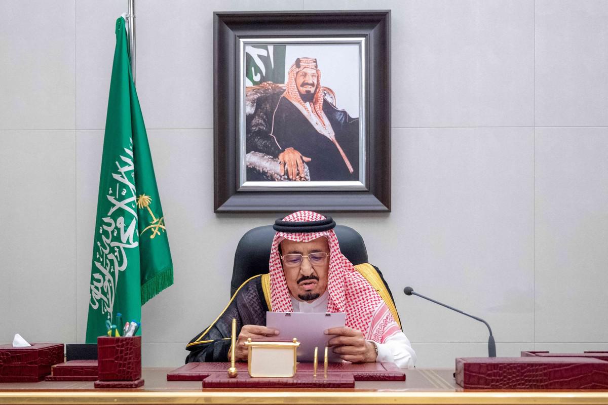 العاهل السعودي يحرص على استمرارية انعقاد مجلس الوزراء بحضوره أو في غيابه وغياب ولي العهد