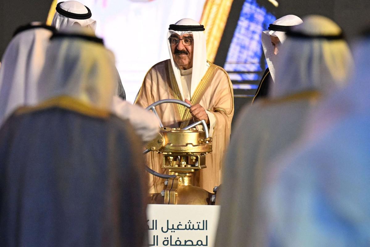 أمير الكويت يولي أهمية كبيرة للقطاع الاقتصادي
