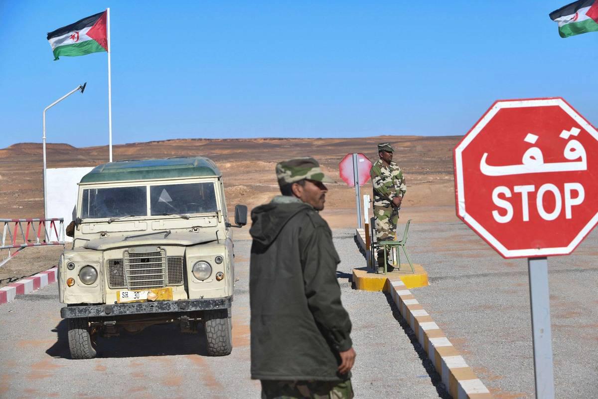 نقطة تفتيش لبوليساريو في مدخل مخيم الداخلة جنوب تندوف