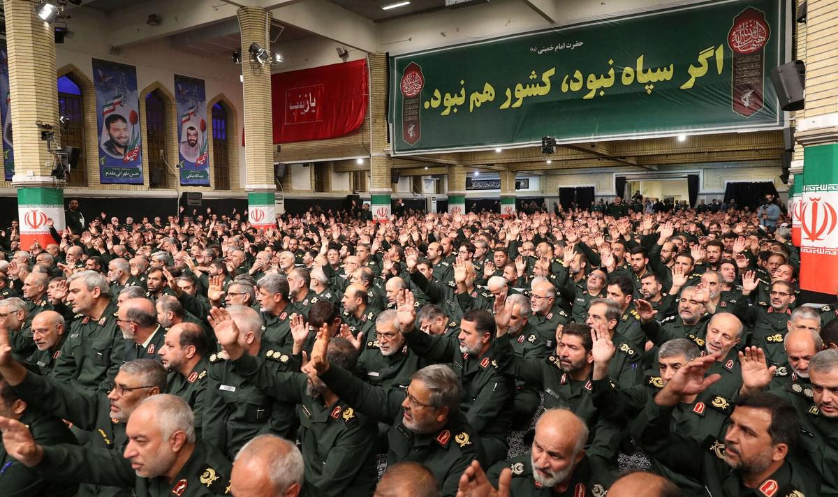 قوة ذات نفوذ عسكري وسياسي
