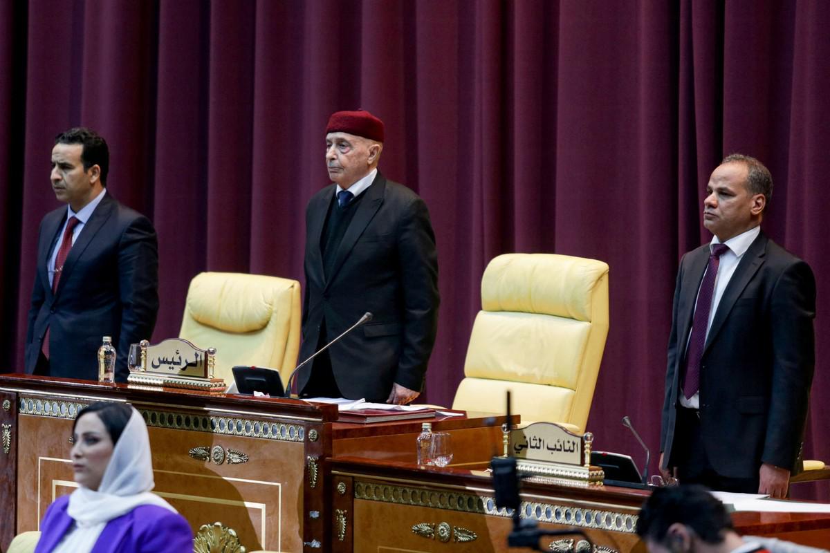صالح يدعو الى تشكيل سلطة موحدة قادرة على تفكيك المركزية في البلاد