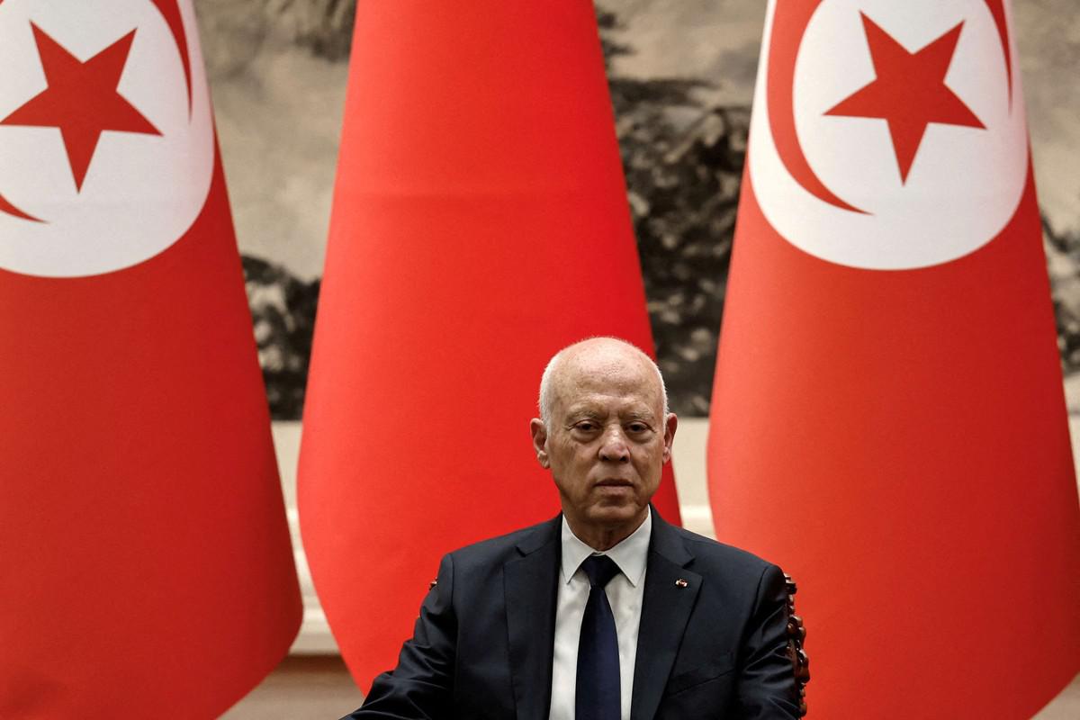 سعيد يترشح لولاية ثانية في غياب منافسة جدية