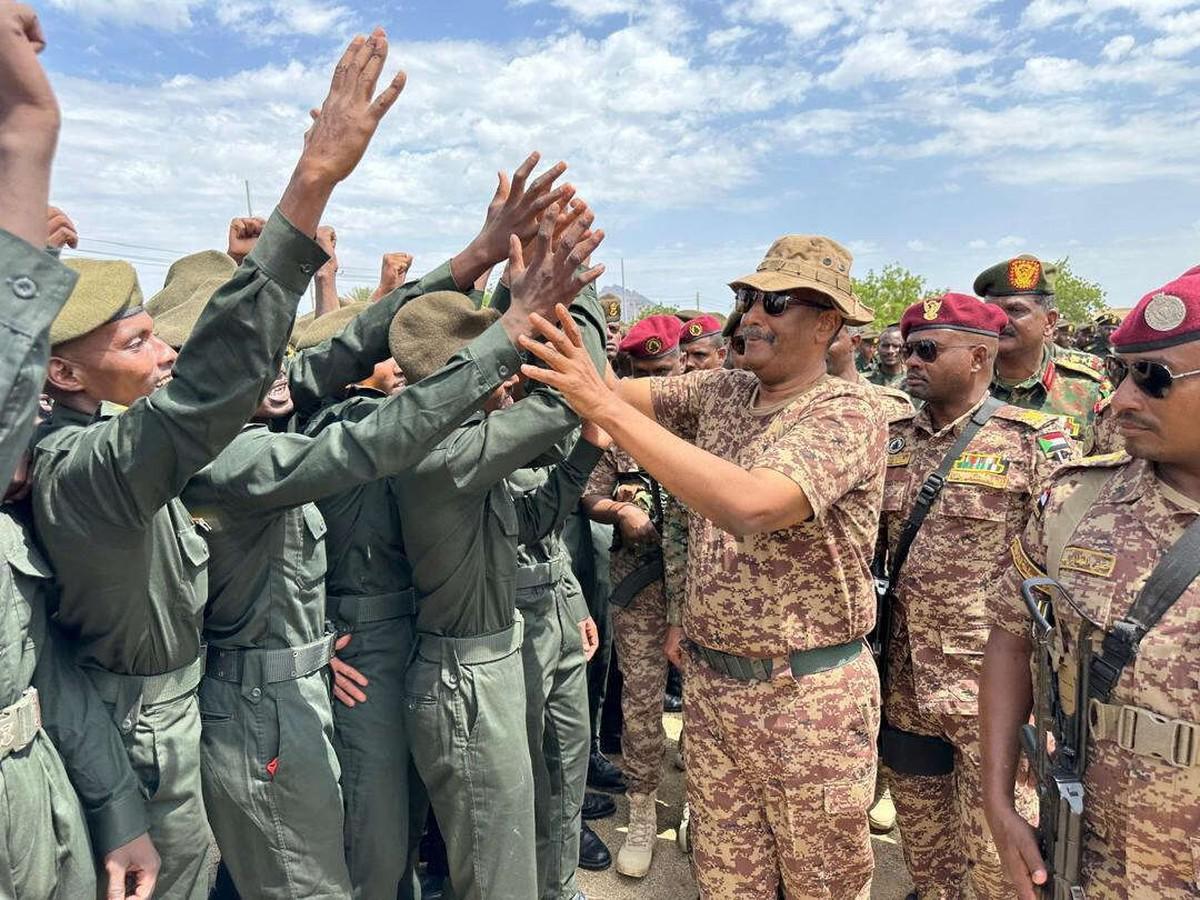 البرهان يناور فقط للالتفاف على الضغوط الأميركية ولا يبدي رغبة جادة في وقف الحرب