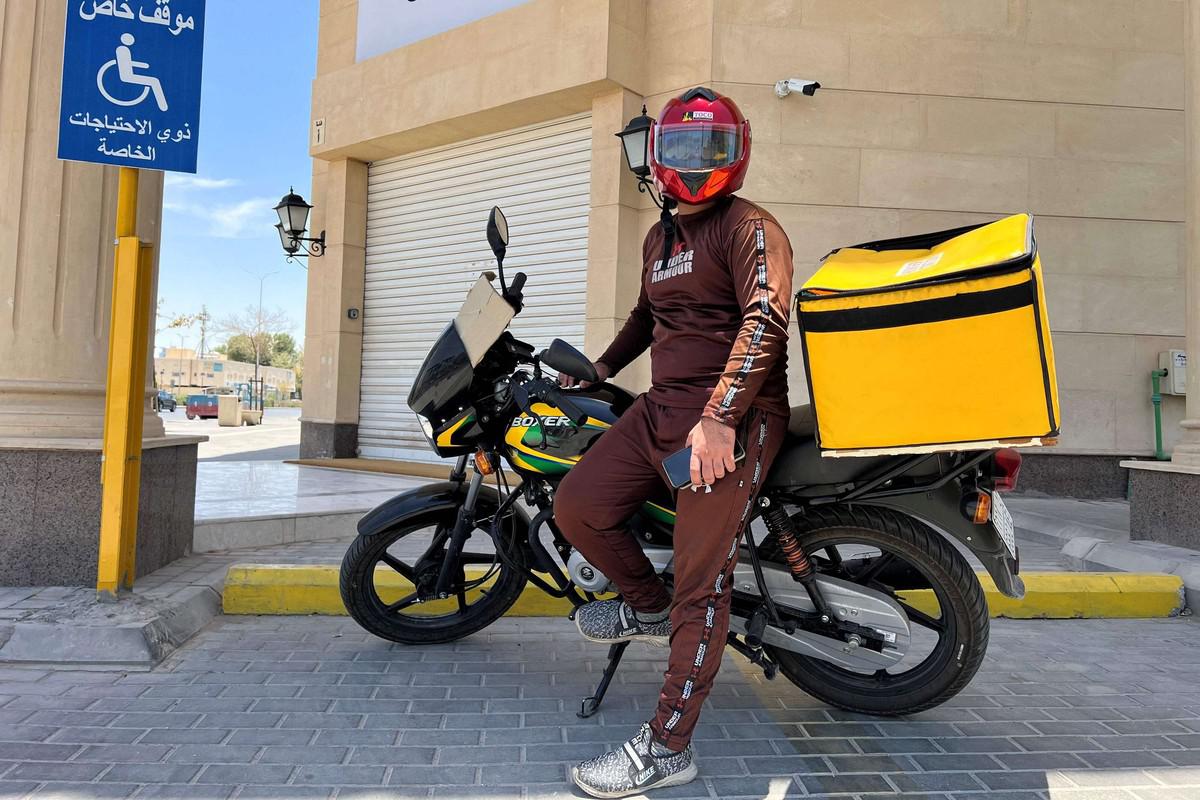 عمّال التوصيل