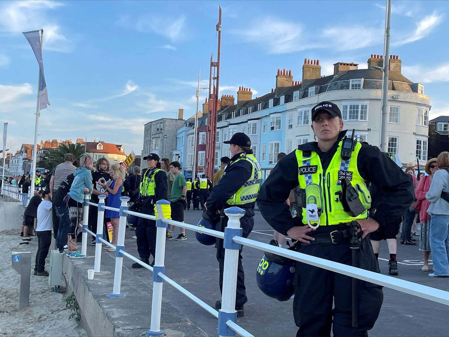 6,000 specialist police officers ready to respond to any outbreaks of violence
