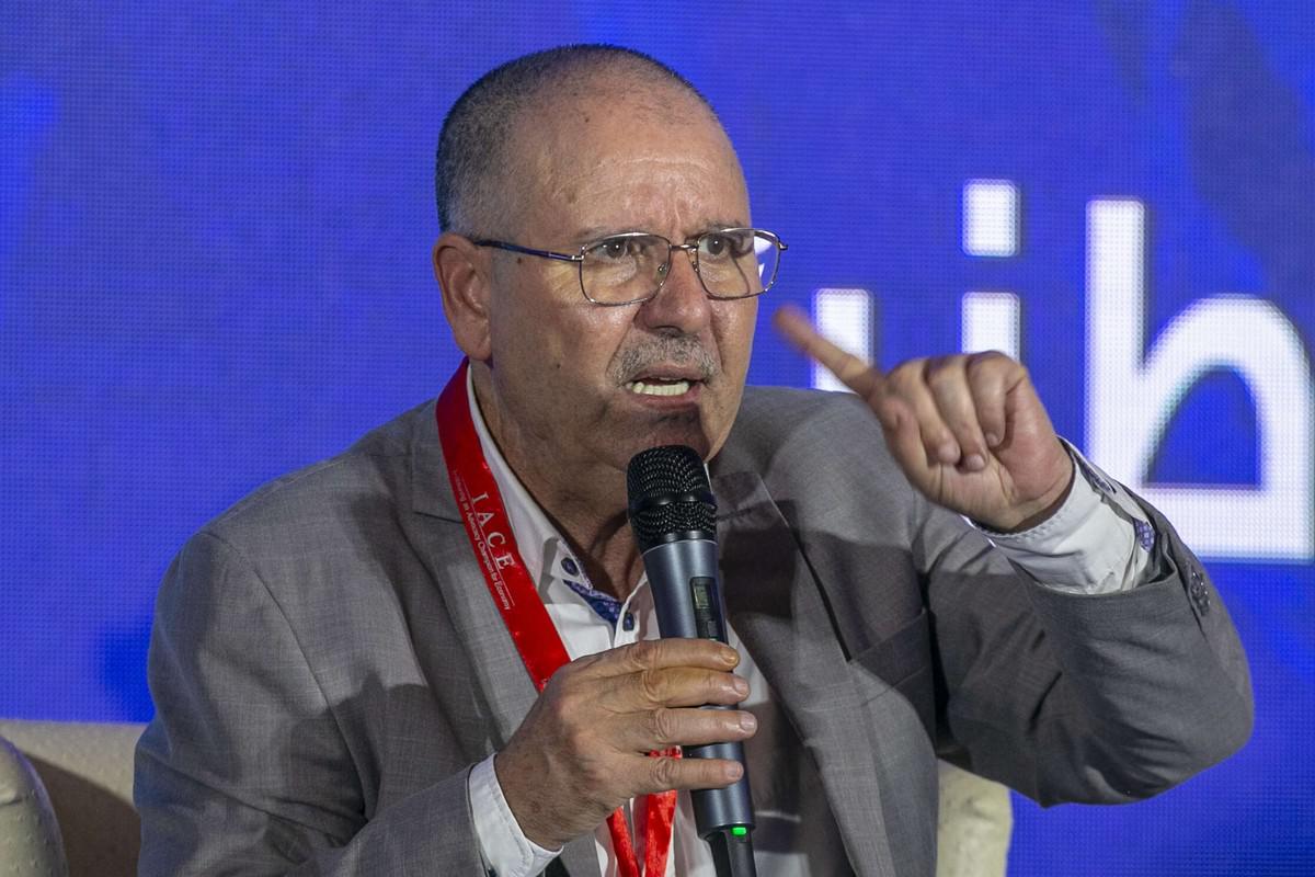 اتحاد الشغل يخسر أوراقه في معركة لي الأذرع مع السلطة القائمة 