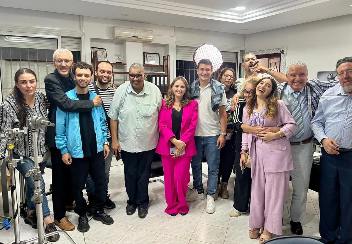 مجموعة من فريق العمل