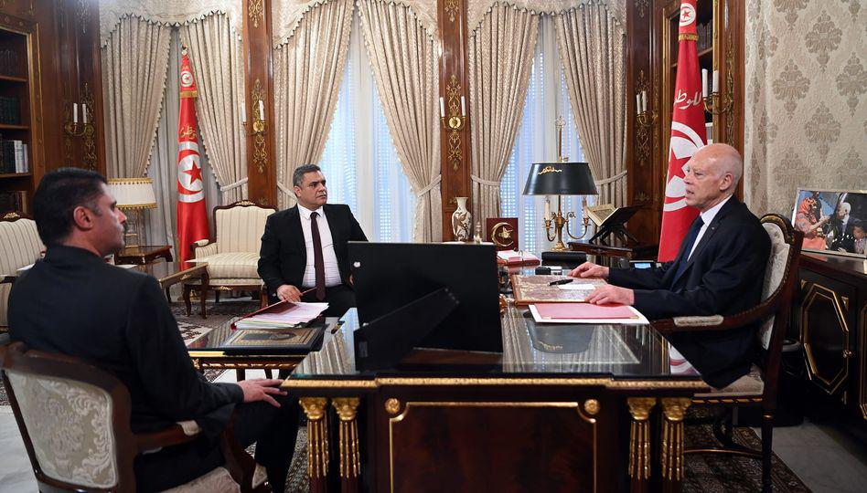 الرئيس يطالب بمحاسبة من يتلقى الأموال من الخارج للتأثير على الناخبين