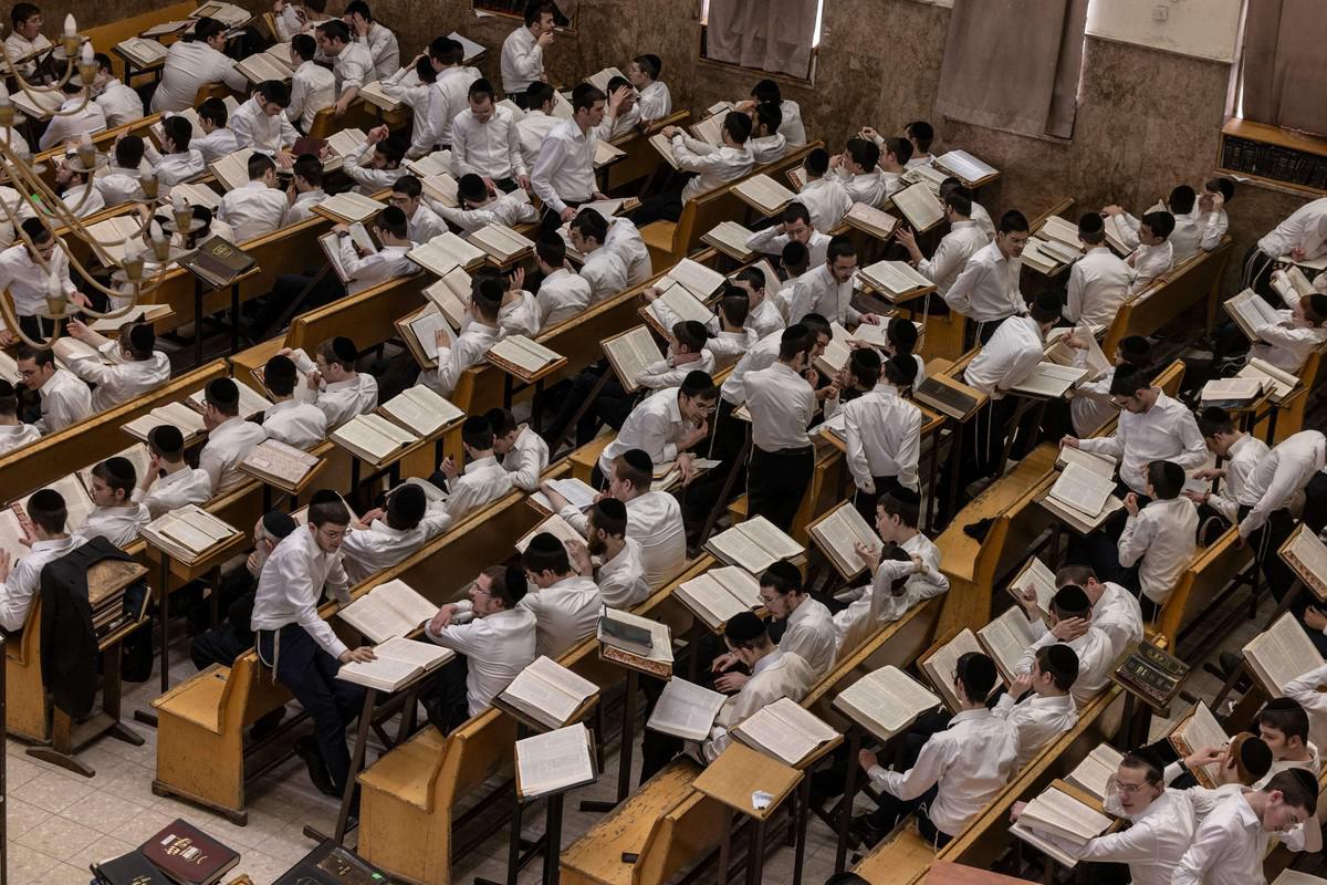المدارس الدينية تطالب بنفس مزايا المدارس الحكومية