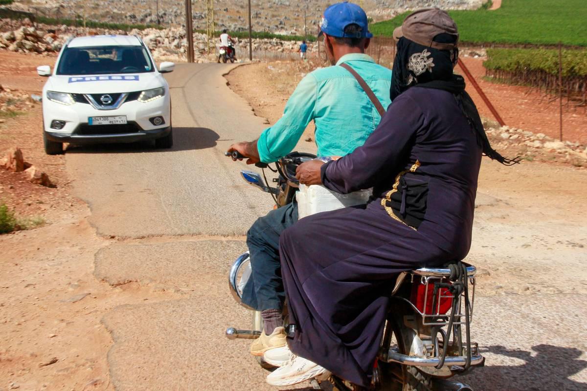 لاجئون سوريون يغادرون منطقة الوزاني في جنوب لبنان
