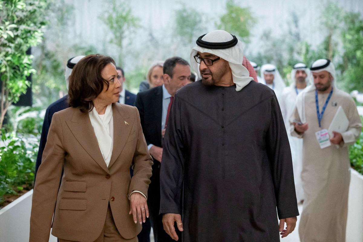 الشيخ محمد بن زايد سيعقد اجتماعا منفصلا مع هاريس