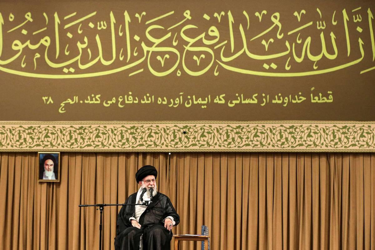 المرشد الأعلى علي خامنئي يتحدث لقادة الحرس الثوري