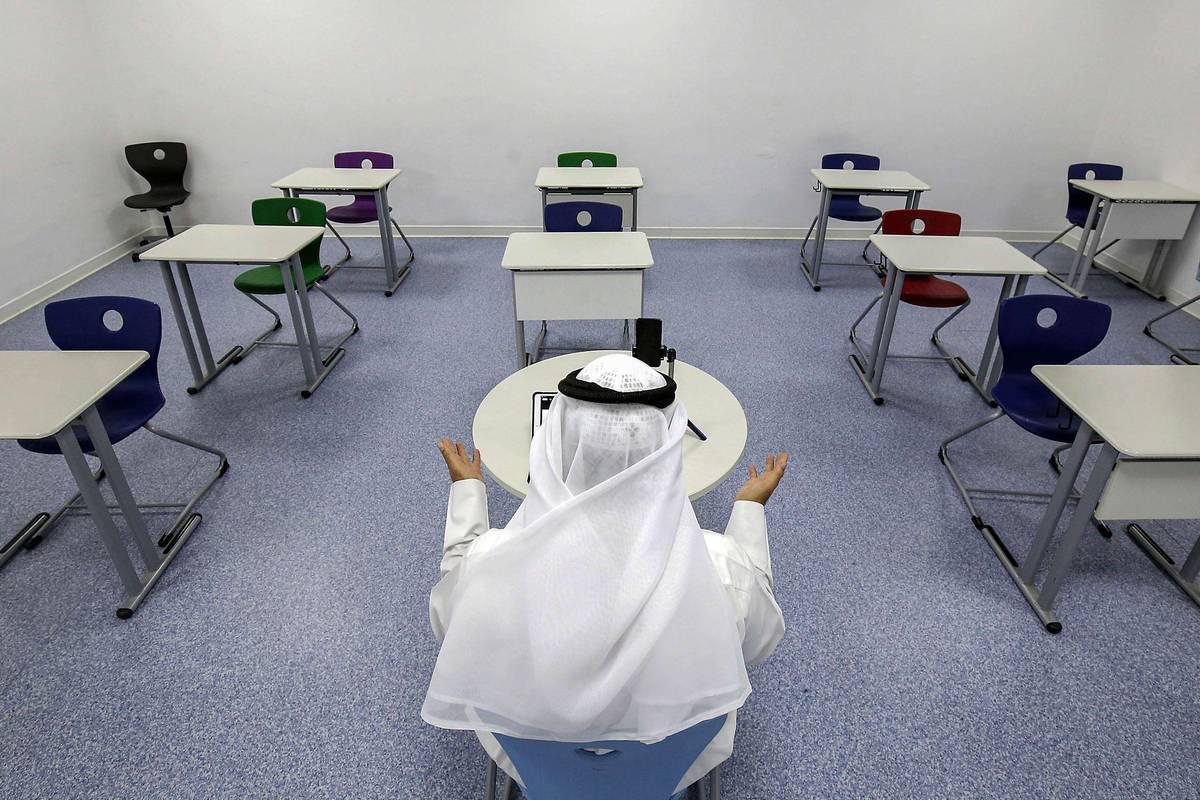 معلم في مدرسة كويتية