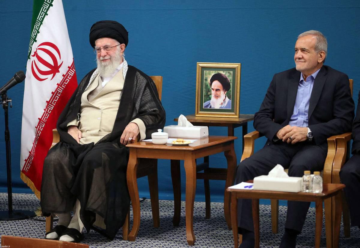 المرشد الأعلى علي خامنئي يستقبل الرئيس الجديد مسعود بزشكيان