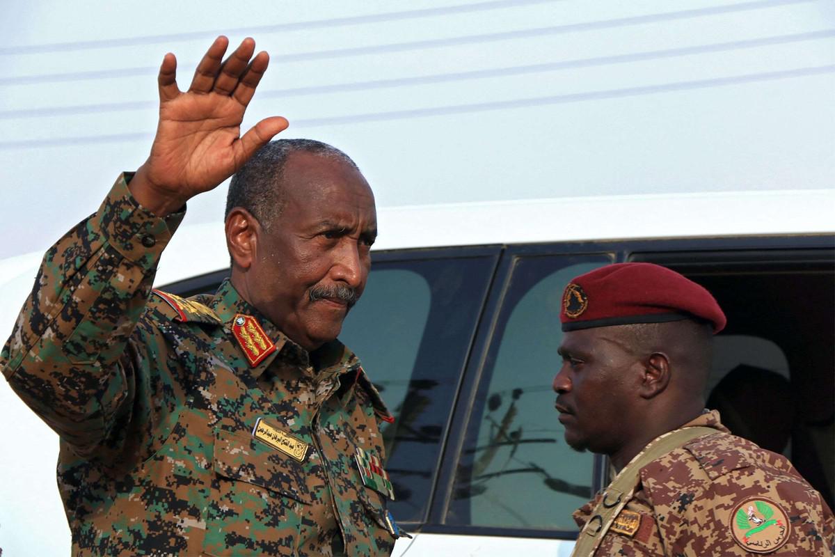قائد الجيش السوداني لا يعير اهتماما للأزمة المترتبة على الحرب 