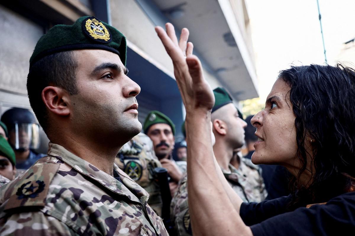 السلطات اللبنانية تمنح النازحين مهلة إضافيّة بيومين لإخلاء المبنى 