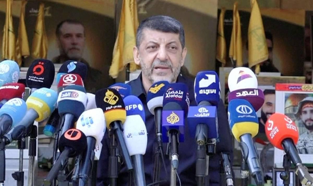 مسؤول الإعلام في حزب الله محمد عفيف في مؤتمر صحفي