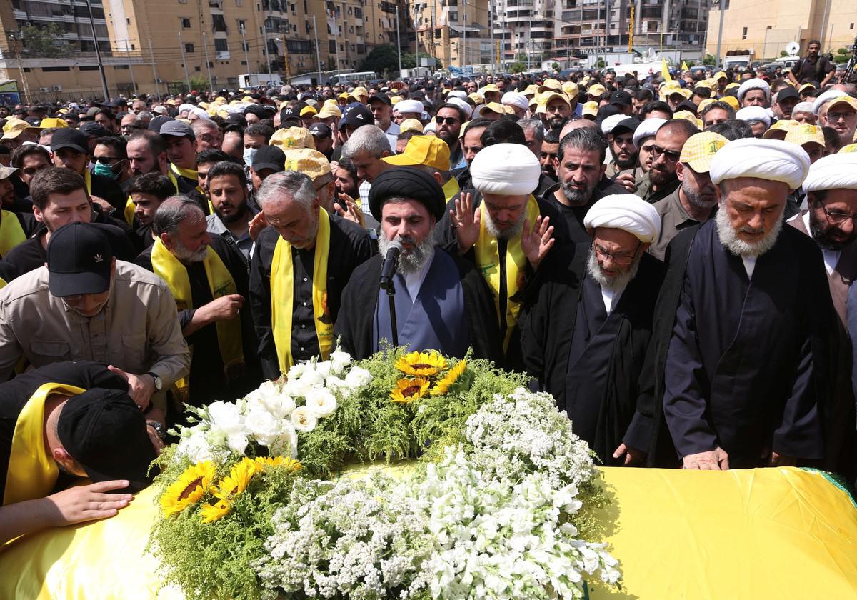 خلال الحرب الحالية مثل صفي الدين أمين حزب الله في جنازات كبار أعضاء الحزب 