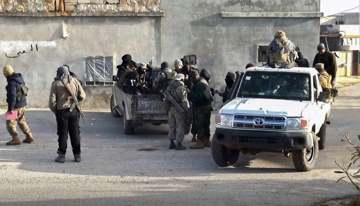 هيئة تحرير الشام وفصائل مسلحة تتقدم في ريف حلب الغربي 